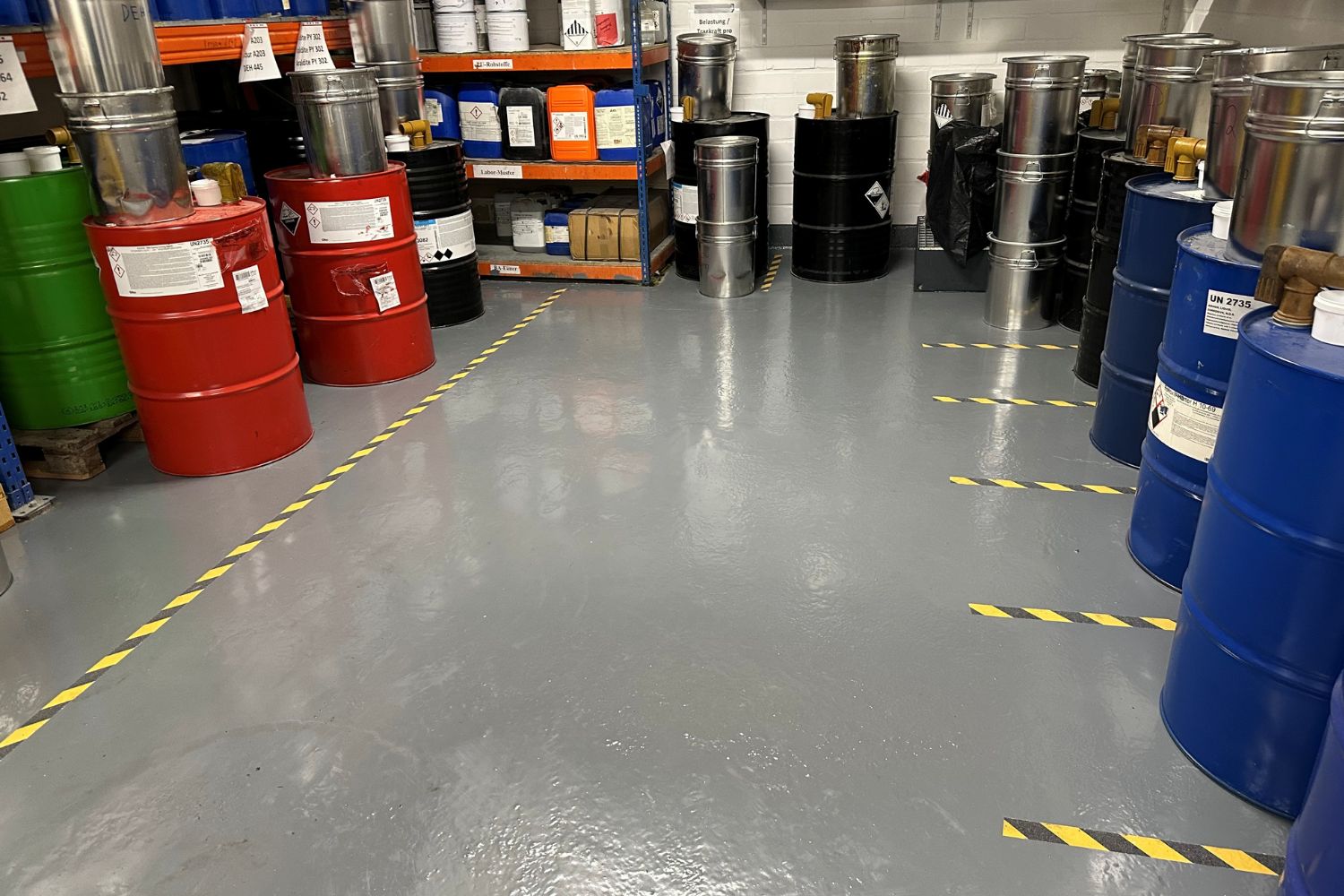 Sklad velkých kanystrů