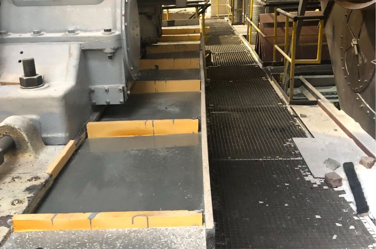 Podlahová deska je připravena pomocí dřevěných trámů