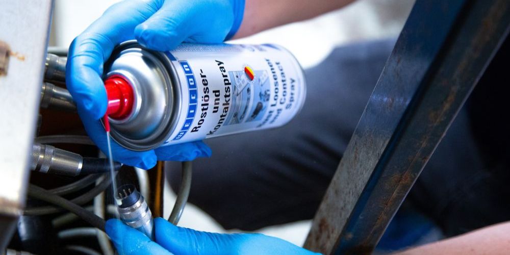 spray paint, aerosol can, blue gloves, industrial, grip nozzle