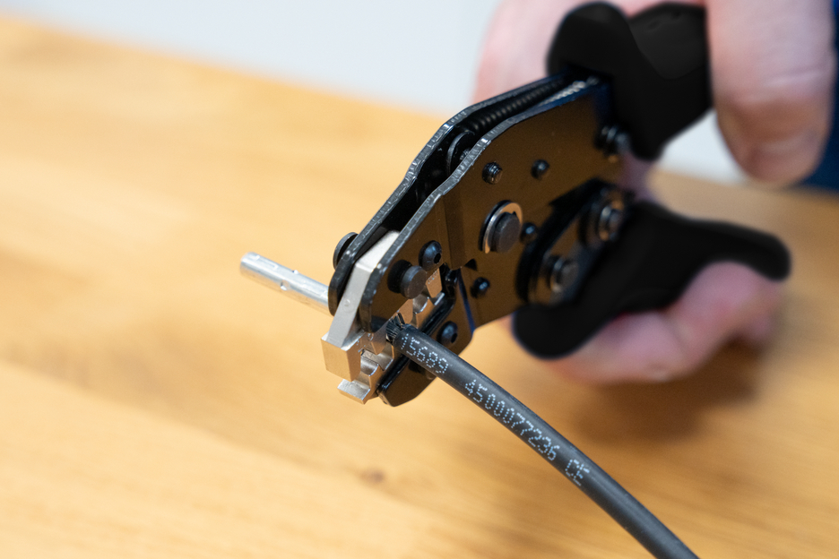 Krimpovací kleště MC4 | pro krimpování konektorů MC4 ve fotovoltaických systémech (2,5, 4 a 6 mm², AWG 14-10)